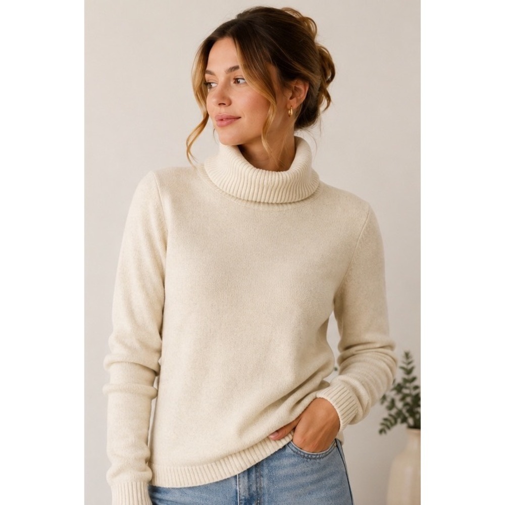 Escada Cream Wool Cashmere Blend Turtleneck Sweater Size 38 Made in Italy